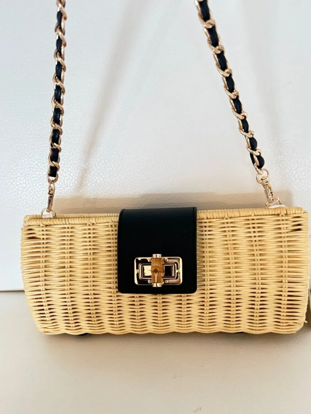 NWT TOMMY BAHAMA WOVEN WICKER SHOULDER BAG CLUTCH PURSE TAN BLACK - Picture 2 of 8